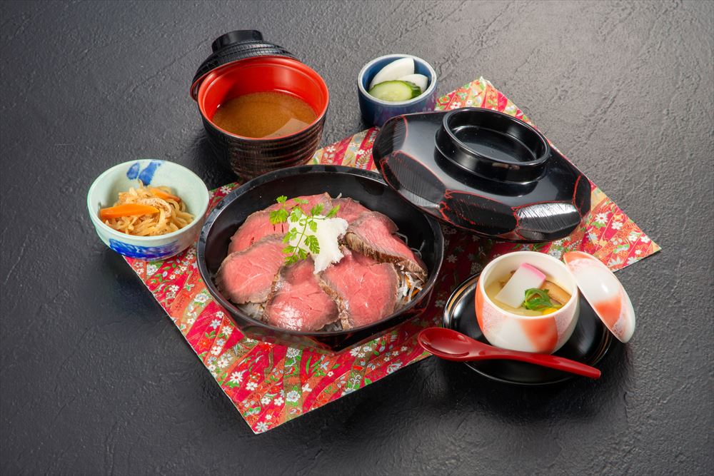 三ケ日牛ローストビーフ丼